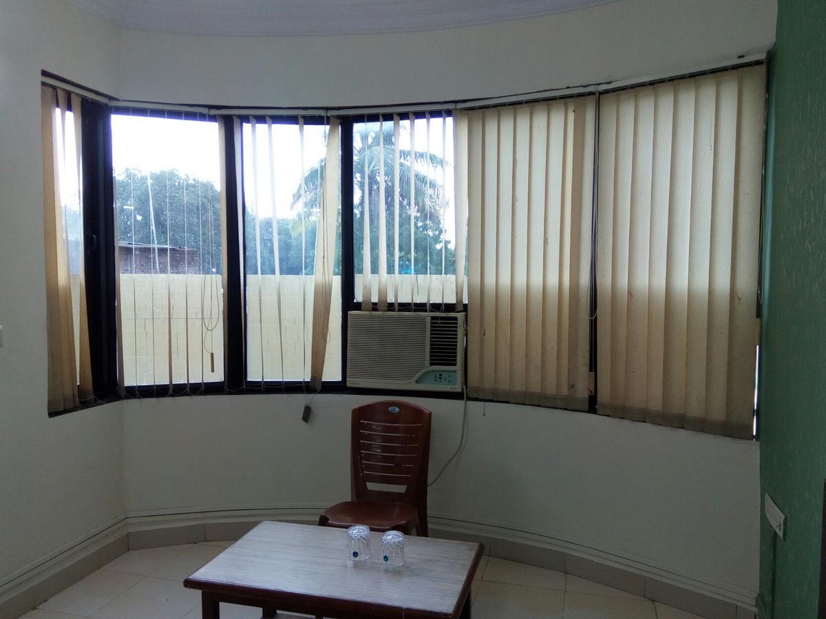 Hotel Sai Samrat Inn Panvel Buitenkant foto