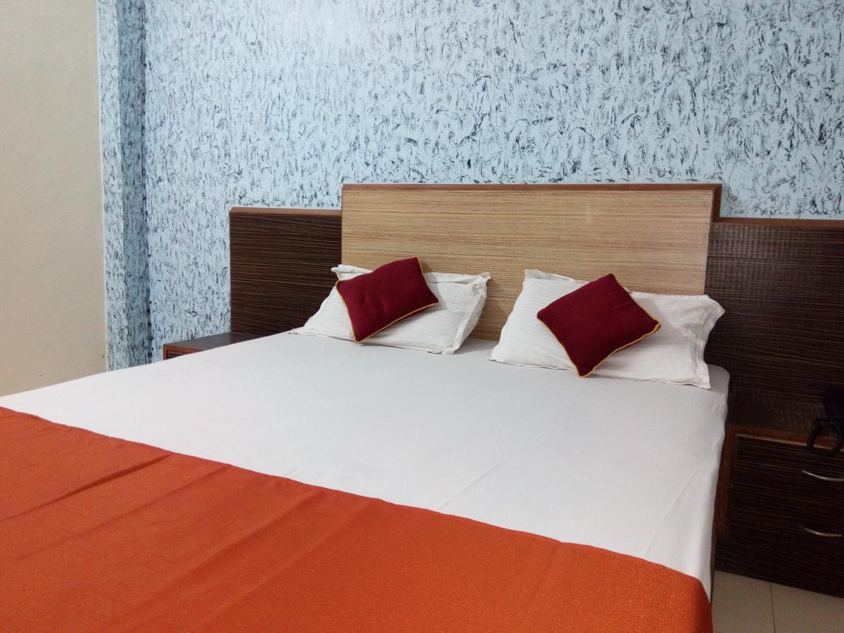 Hotel Sai Samrat Inn Panvel Buitenkant foto