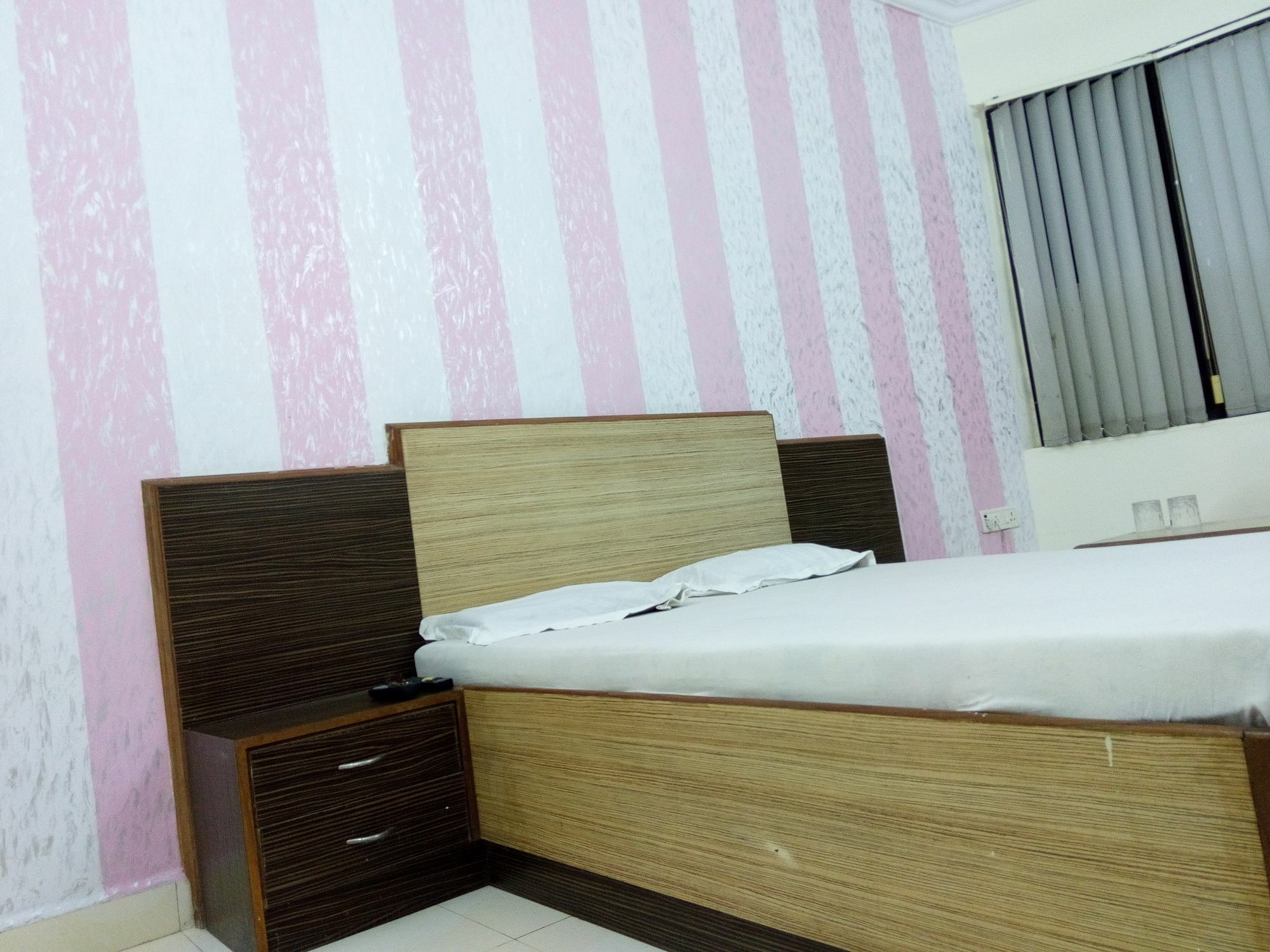 Hotel Sai Samrat Inn Panvel Buitenkant foto