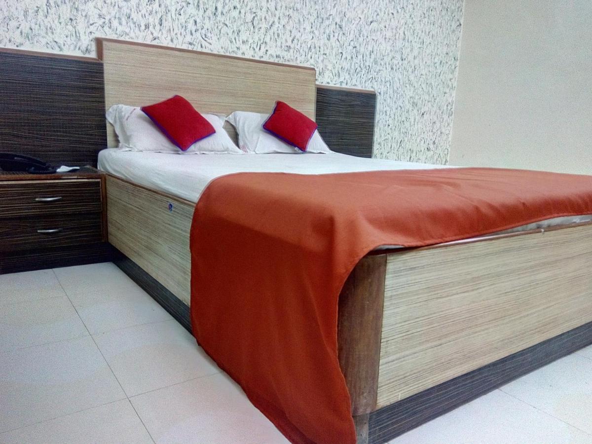 Hotel Sai Samrat Inn Panvel Buitenkant foto
